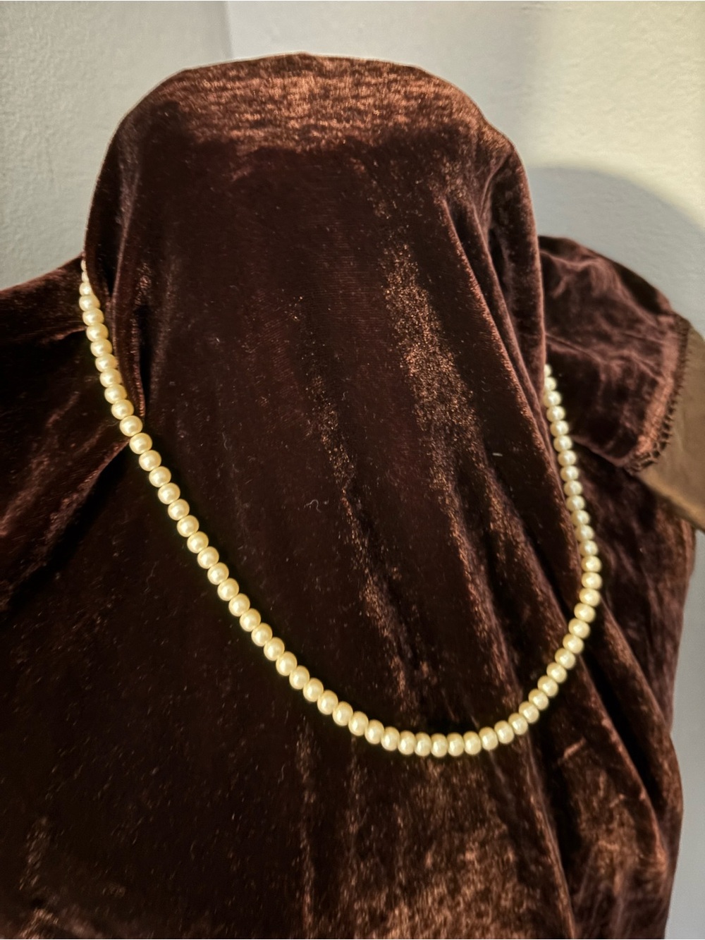 Vintage Classic Pearl Strand Necklace - Cream Pearls - Picture 2 of 13